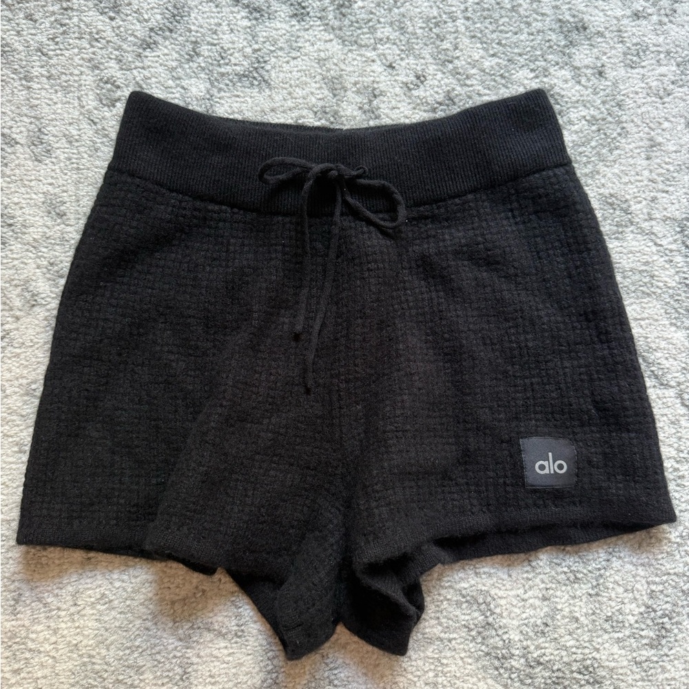 ALO Cashmere High-Waist Plush Waffle Short - Picture 4 of 7
